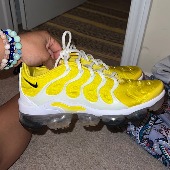 2019 Wmns Air VaporMax Plus 'Sunshine Yellow' - Picture 6 of 14